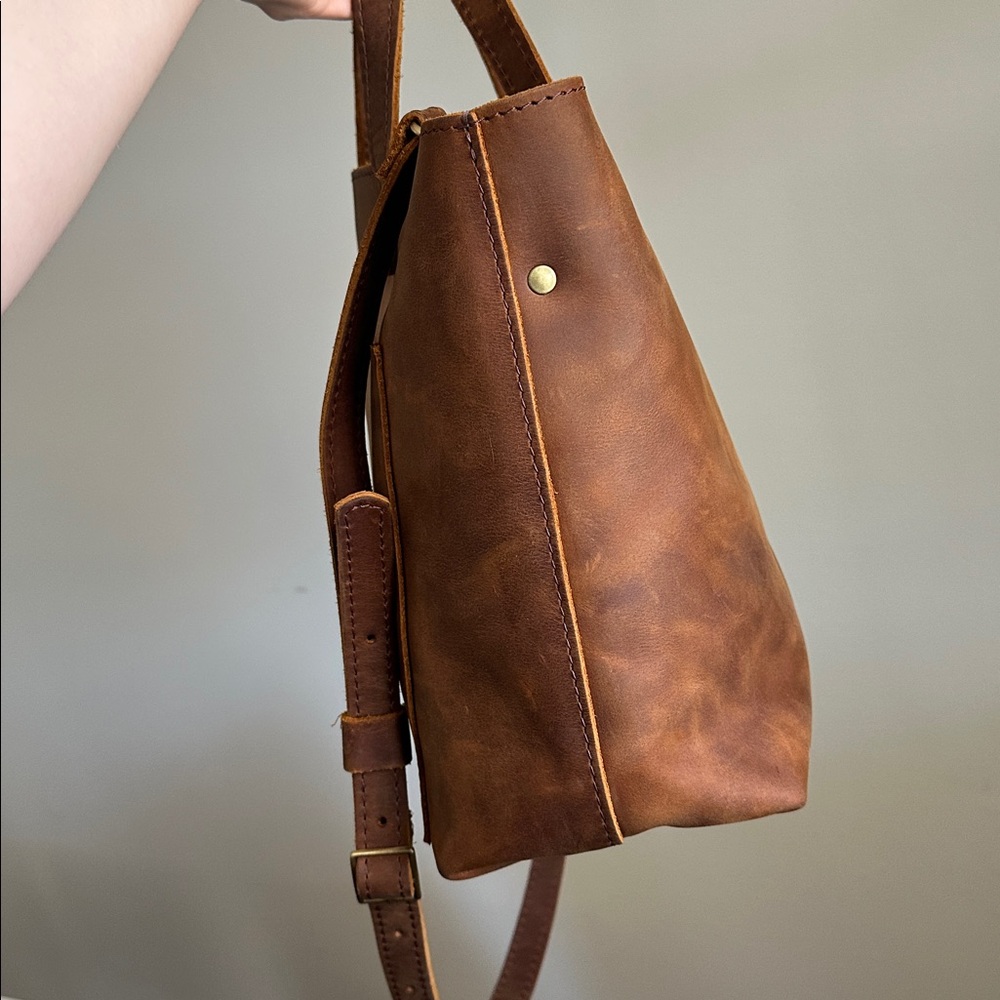 Portland Leather Goods Canyon Medium Crossbody - Picture 3 of 6